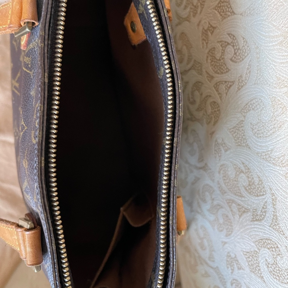 Authentic Louis Vuitton - Picture 7 of 10